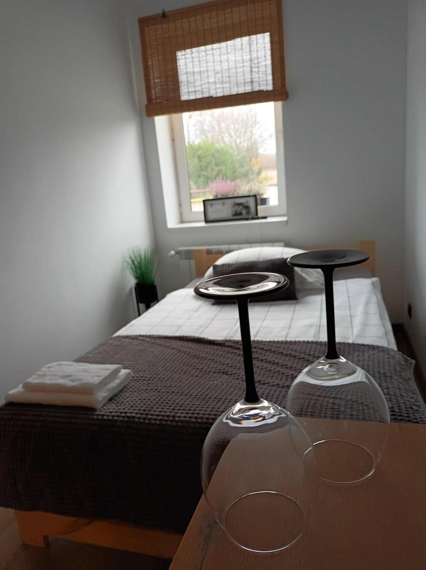 Apartament Numer 1, Dwie Sypialnie Dwa Lozka Ожиш Екстер'єр фото