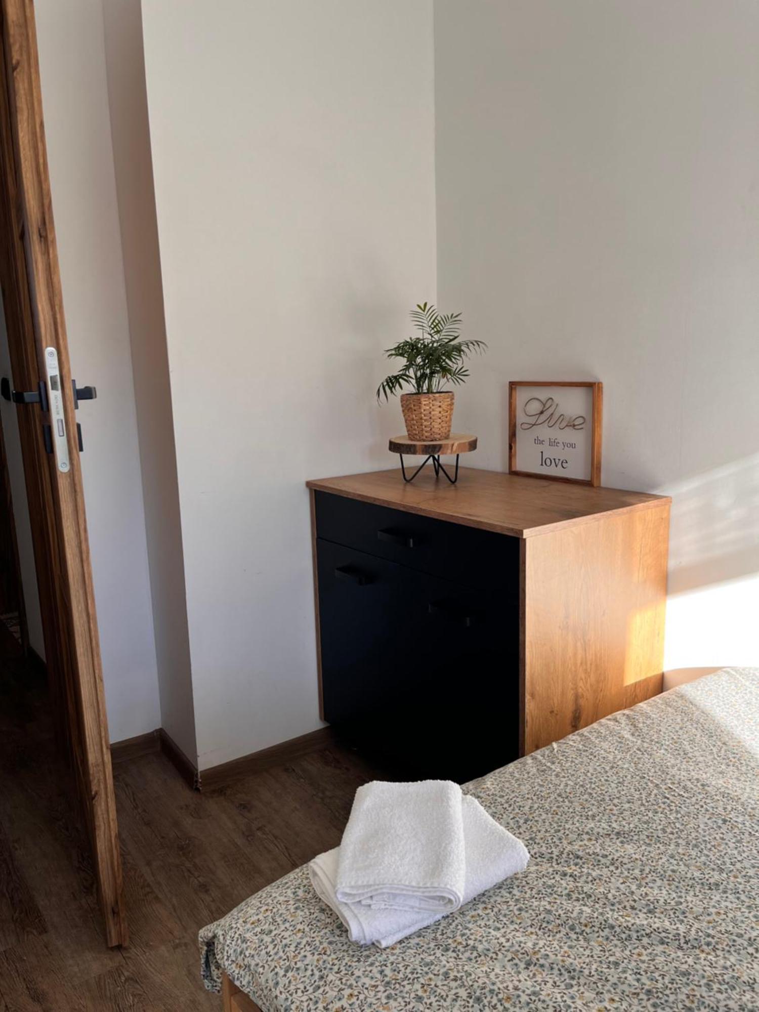 Apartament Numer 1, Dwie Sypialnie Dwa Lozka Ожиш Екстер'єр фото